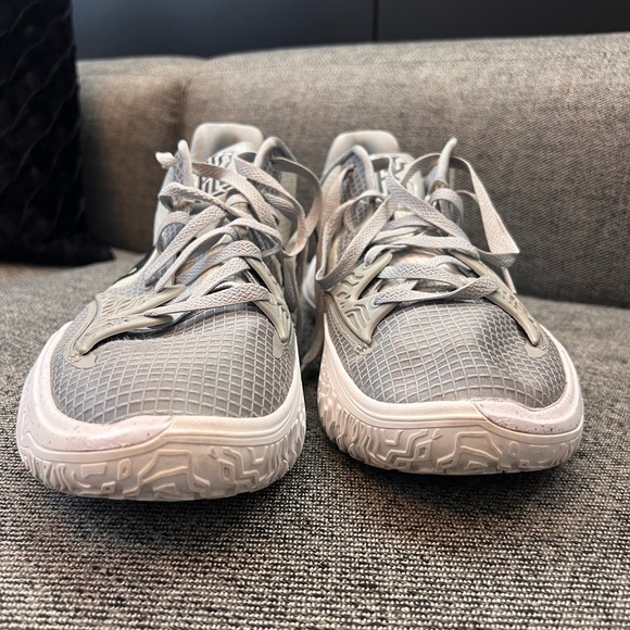 KYRIE 4’s, size 14, basketball sneakers - Picture 2 of 8